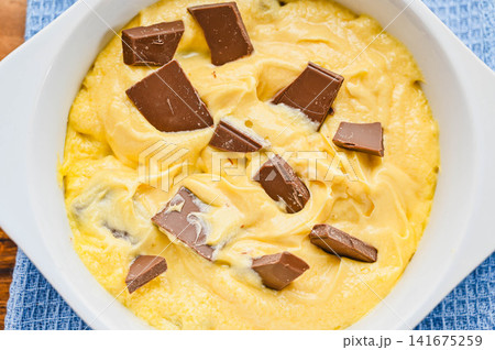 グラタン皿でチョコチップクッキーを焼く グラタン皿でチョコチップクッキーを焼く 141675259