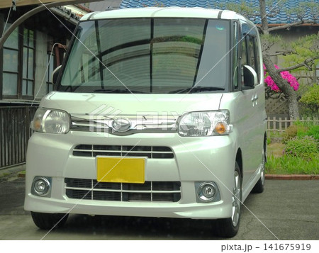 白い軽自動車 白い軽自動車 141675919