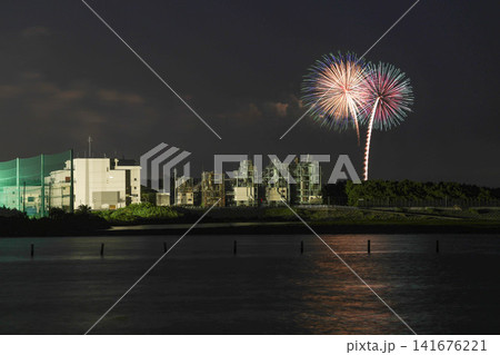 工場夜景と花火 工場夜景と花火 141676221