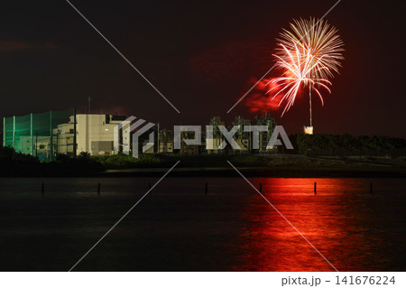 工場夜景と花火 工場夜景と花火 141676224