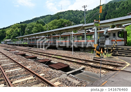 猪谷駅(いのたにえき)高山本線の駅構内 猪谷駅(いのたにえき)高山本線の駅構内 141676460
