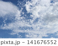 青空と広がる白い雲 141676552