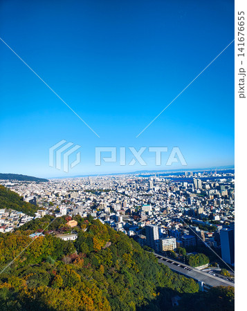 快晴の青空と街並みを見下ろす大パノラマ風景 快晴の青空と街並みを見下ろす大パノラマ風景 141676655
