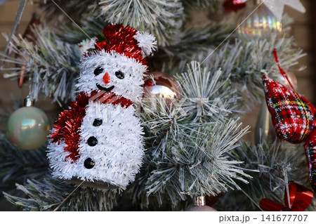 クリスマスの飾りつけ クリスマスの飾りつけ 141677707