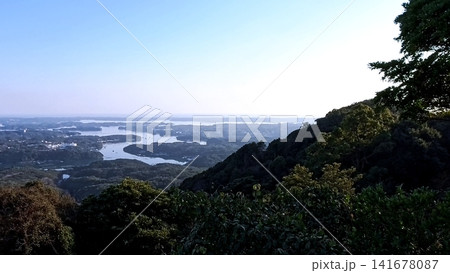 横山からの絶景と澄み渡る大空 141678087