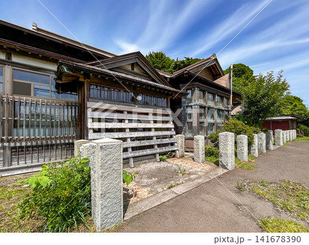 旧茨木輿八郎番屋 斜め正面 北海道小樽市 初夏 旧茨木輿八郎番屋 斜め正面 北海道小樽市 初夏 141678390