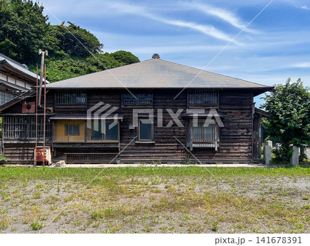 旧茨木輿八郎番屋 斜め側面 北海道小樽市 初夏 旧茨木輿八郎番屋 斜め側面 北海道小樽市 初夏 141678391