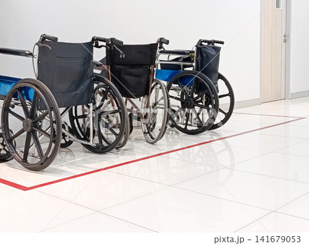 The hospital provides wheelchairs for patients. 141679053