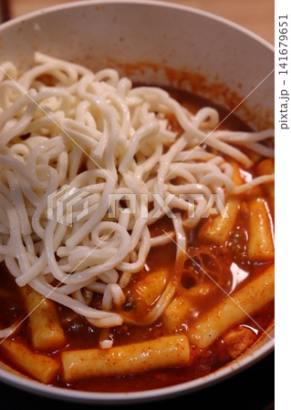 Spicy Tteokbokki with Udon Noodles Bowl 141679651
