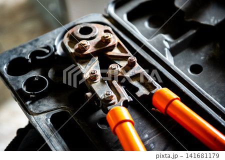 hydraulic press tool with th jaws for pipe fittings hydraulic press tool with th jaws for pipe fittings 141681179