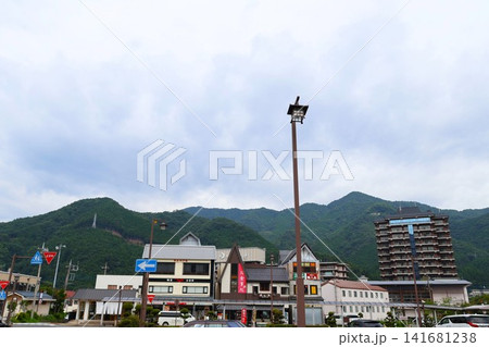 鬼怒川温泉駅の駅前風景(栃木県日光市鬼怒川温泉大原) 鬼怒川温泉駅の駅前風景(栃木県日光市鬼怒川温泉大原) 141681238