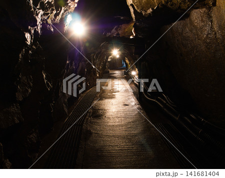 生野銀山の坑道 141681404