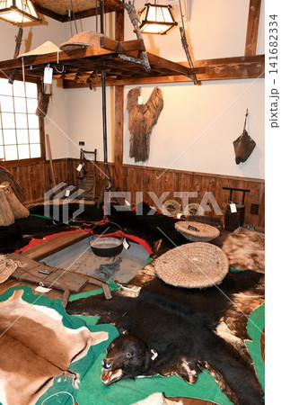 【北秋田市 打当温泉併設「マタギ資料館」マタギの住まいと生活道具の展示】 【北秋田市 打当温泉併設「マタギ資料館」マタギの住まいと生活道具の展示】 141682334