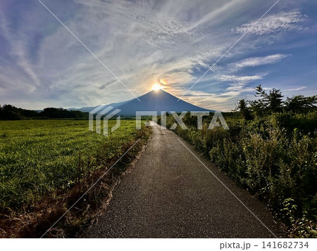 空と雲と太陽と富士山 空と雲と太陽と富士山 141682734