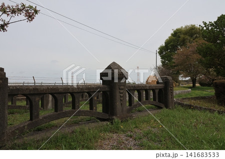 柴山の伏せ越しに残るレトロな橋の欄干 柴山の伏せ越しに残るレトロな橋の欄干 141683533