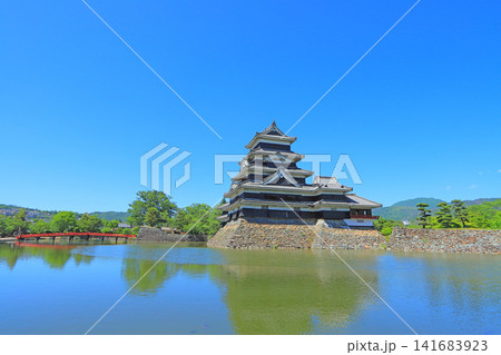 長野県松本市、国宝松本城の風景 長野県松本市、国宝松本城の風景 141683923
