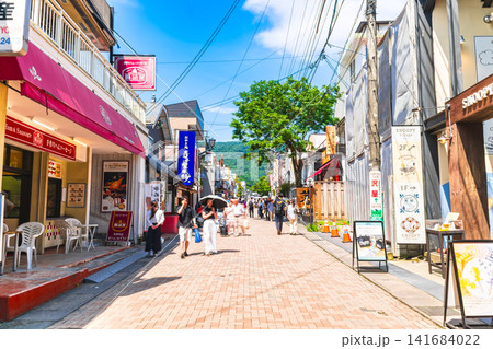 旧軽井沢のメインストリート 盛夏の旧軽井沢銀座通り 旧軽井沢のメインストリート 盛夏の旧軽井沢銀座通り 141684022