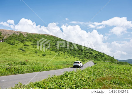 爽やかな夏の高原道路 爽やかな夏の高原道路 141684241