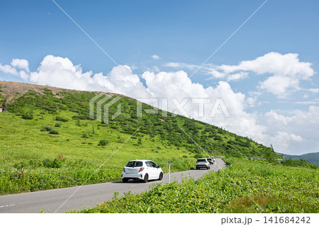 爽やかな夏の高原道路 爽やかな夏の高原道路 141684242