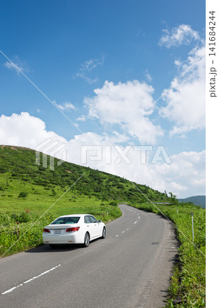 爽やかな夏の高原道路 爽やかな夏の高原道路 141684244