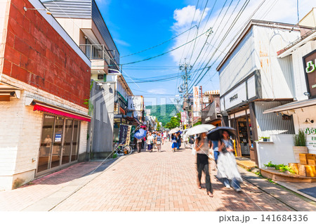 旧軽井沢のメインストリート 盛夏の旧軽井沢銀座通り 旧軽井沢のメインストリート 盛夏の旧軽井沢銀座通り 141684336