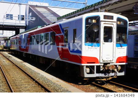 三陸鉄道レールバス気動車(臨時快速 盛岡行)一ノ関駅 三陸鉄道レールバス気動車(臨時快速 盛岡行)一ノ関駅 141684349