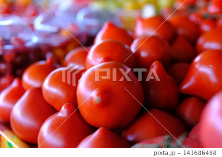 Fresh ripe tomatoes displayed at local farmers market, quality seasonal produce for grocery shopping, healthy cooking, farm harvest and natural everyday nutrition 141686488