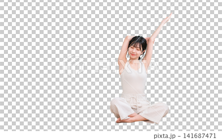 家でストレッチ・深呼吸するアジア人女性（脱毛・ヨガ） 141687471