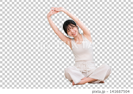 家でストレッチ・深呼吸するアジア人女性(エクササイズ,フィットネス) 家でストレッチ・深呼吸するアジア人女性(エクササイズ,フィットネス) 141687504