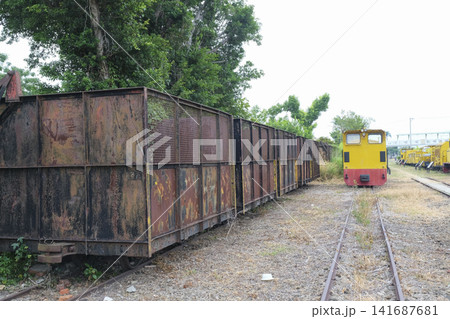 新営鉄道文化園区で保存されているサトウキビ輸送の貨車 新営鉄道文化園区で保存されているサトウキビ輸送の貨車 141687681