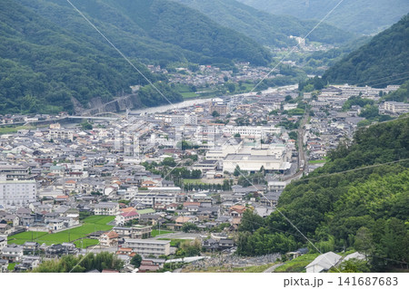 大久保峠の展望台から見る高梁の町並み 大久保峠の展望台から見る高梁の町並み 141687683