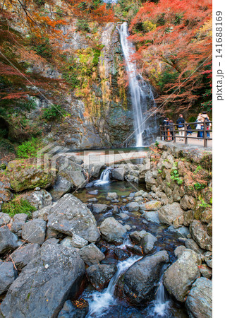 Tourists at Minoh waterfall  viewpoint with colorful fall leaf, Osaka 141688169