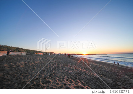 湘南の海の日の出 湘南の海の日の出 141688771