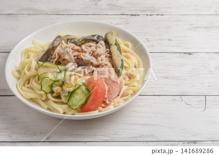 夏野菜のゴマダレうどん 夏野菜のゴマダレうどん 141689286