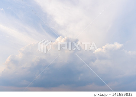 猛暑日の午後の夏空 猛暑日の午後の夏空 141689832