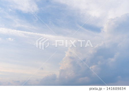 猛暑日の午後の夏空 猛暑日の午後の夏空 141689834