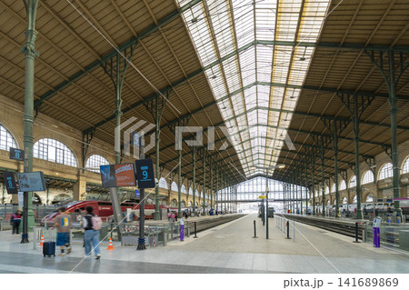 フランス・パリ北駅の駅構内とユーロスター フランス・パリ北駅の駅構内とユーロスター 141689869
