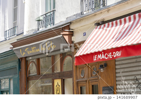 フランス・パリの美しい街角 141689907
