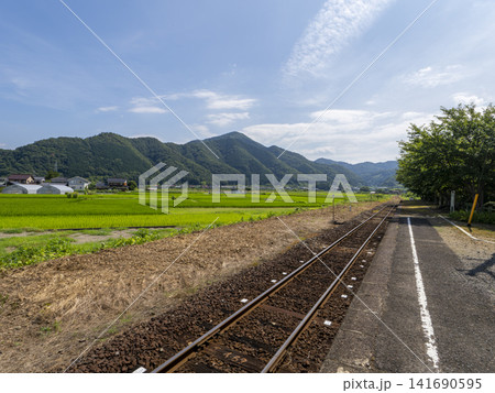 若桜鉄道「隼駅」から見る八頭町の田園風景 若桜鉄道「隼駅」から見る八頭町の田園風景 141690595