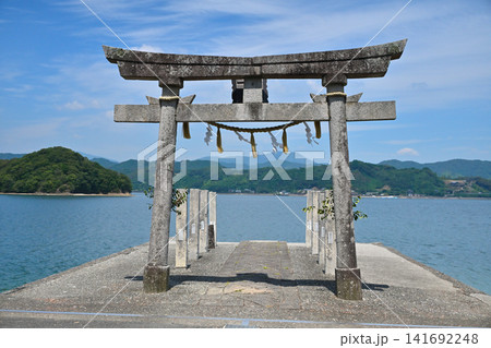 神聖なパワースポット!高知鳴無神社の鳥居 神聖なパワースポット!高知鳴無神社の鳥居 141692248