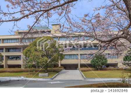 山口県の行政機関山口県庁の山口県議会棟 山口県の行政機関山口県庁の山口県議会棟 141692846