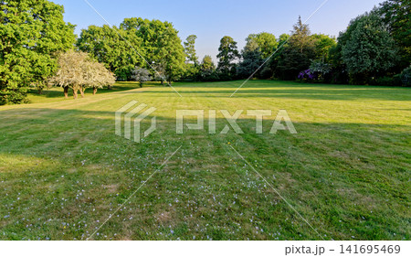 An expansive green lawn and mature trees in a parkland landscape in Maidenhead 141695469