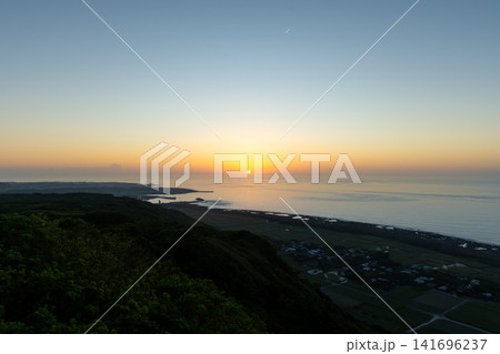 喜界島 百之台国立公園展望所 朝日 喜界島 百之台国立公園展望所 朝日 141696237