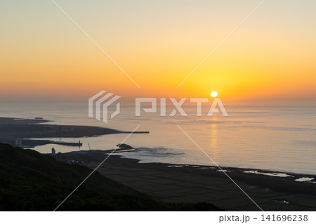 喜界島 百之台国立公園展望所 朝日 喜界島 百之台国立公園展望所 朝日 141696238