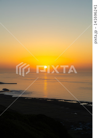 喜界島 百之台国立公園展望所 朝日 喜界島 百之台国立公園展望所 朝日 141696241