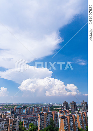 都市上空に発達する積雲 都市上空に発達する積雲 141697629