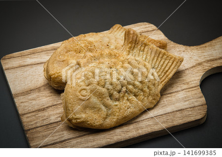 美味しいたい焼きをお茶と一緒に 141699385