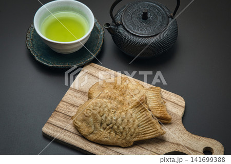 美味しいたい焼きをお茶と一緒に 美味しいたい焼きをお茶と一緒に 141699388