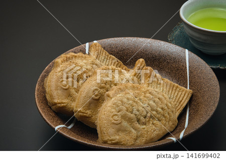 美味しいたい焼きをお茶と一緒に 美味しいたい焼きをお茶と一緒に 141699402