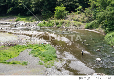 神流川の流れと釣り人 神流川の流れと釣り人 141700258